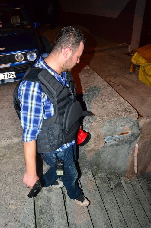 EKİPLER, MAHALLE ARASINDAKİ ORMANLIĞA KAÇAN ZANLIYI KISKIVRAK YAKALADI (ONUR ALTINDAĞ - UFUK DURAK/ZONGULDAK-İHA)