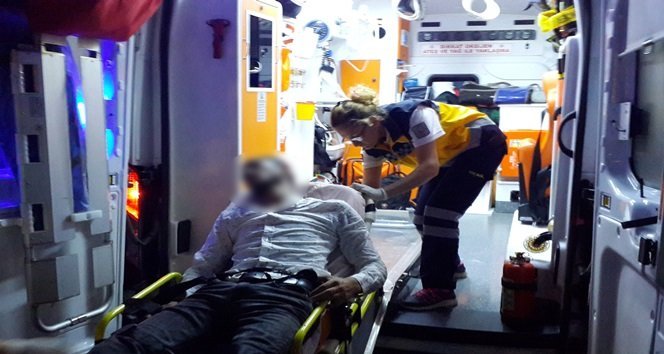 ZONGULDAK’IN EREĞLİ İLÇESİNDE ALKOL VE UYUŞTURUCU KULLANAN GENÇ SOKAK ORTASINDA YERE YIĞILDI. HASTANEYE KALDIRILAN GENÇ TEDAVİ ALTINA ALINDI. (VEDAT KILIÇ/ZONGULDAK-İHA)