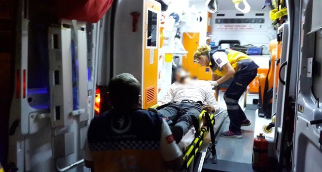 ZONGULDAK’IN EREĞLİ İLÇESİNDE ALKOL VE UYUŞTURUCU KULLANAN GENÇ SOKAK ORTASINDA YERE YIĞILDI. HASTANEYE KALDIRILAN GENÇ TEDAVİ ALTINA ALINDI. (VEDAT KILIÇ/ZONGULDAK-İHA)