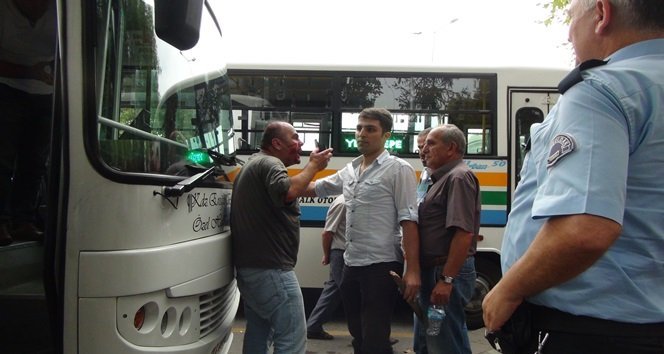 HALK OTOBÜSÜ SÜRÜCÜSÜNE BIÇAKLI-SOPALI SALDIRI