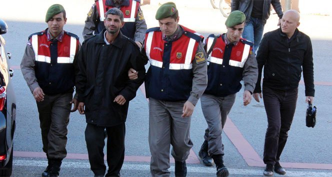 Akrabası olan bir kadını aşkına karşılık bulamayınca pompalı tüfekle vurarak öldürdü