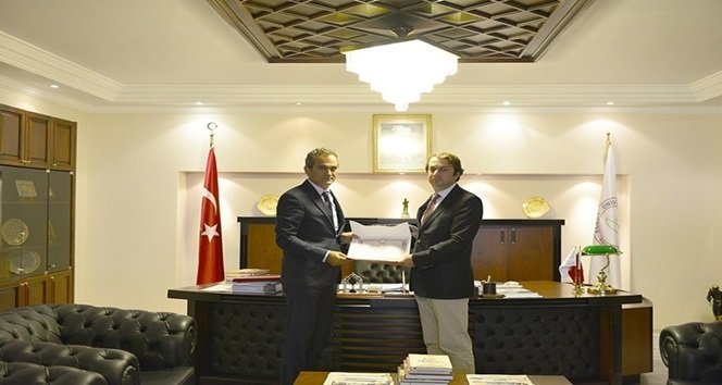 REKTÖR ÖZER’DEN, HEYELAN BÖLGESİNDE GÖREV ALAN AKADEMİSYENLERE TEŞEKKÜR