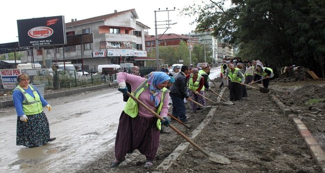 KADINLAR KALDIRIM ÇALIŞMASINDA ÇALIŞMAYA BAŞLADI. (EMRAH YILDIZ - ERCAN KARAKUŞ/ZONGULDAK-İHA)
