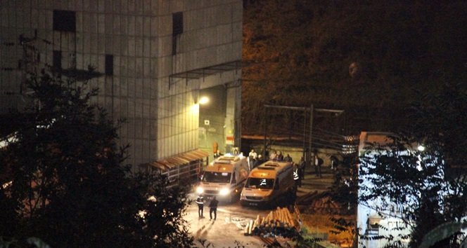 TTK'YA BAĞLI MADEN OCAĞINDA MEYDANA GELEN GÖÇÜKTE MAHSUR KALAN İŞÇİLER İÇİN YAKLAŞIK 2 SAAT KURTARMA ÇALIŞMASI YÜRÜTÜLDÜ. (VEDAT KILIÇ/ZONGULDAK-İHA)