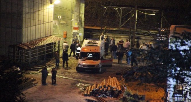 MADEN OCAĞINDA MEYDANA GELEN GÖÇÜKTEN YARALI OLARAK KURTARILAN İŞÇİLER AMBULANSLARLA KDZ. EREĞLİ DEVLET HASTANESİ'NE KALDIRILDI. (VEDAT KILIÇ/ZONGULDAK-İHA)