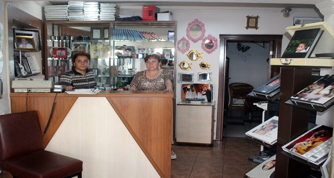 ZONGULDAK’IN KİLİMLİ İLÇESİNDE BİR FOTOĞRAFÇI DÜKKANI SOYULDU. DÜKKAN SAHİPLERİ HIRSIZIN BULUNMASINI İSTİYOR. (MURAT KÜÇÜK - UFUK DURAK/ZONGULDAK-İHA)