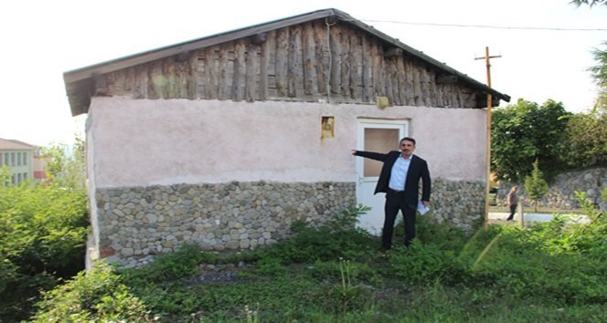 BELEDİYE BAŞKANINI ŞİKAYET ETTİ, EVİ MÜHÜRLENDİ