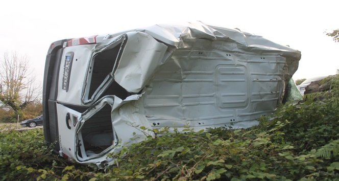 KAZA SONRASI MİNİBÜS KULLANILAMAZ HALE GELDİ. (MURAT KÜÇÜK - UFUK DURAK/ZONGULDAK-İHA)