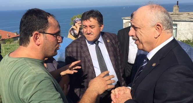 ÖZBAKIR, TÜRKALİ KÖYÜNDE HALKIN İLGİSİNİ GÖRDÜ (ERCAN KARAKUŞ/ZONGULDAK-İHA)