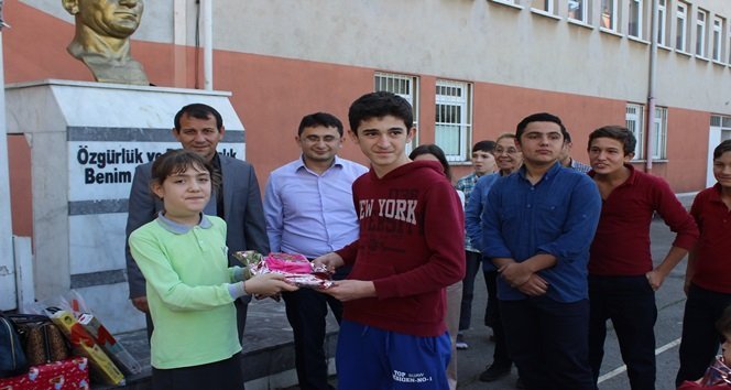 MİNİK ÖĞRENCİLERDEN EN ANLAMLI HEDİYE