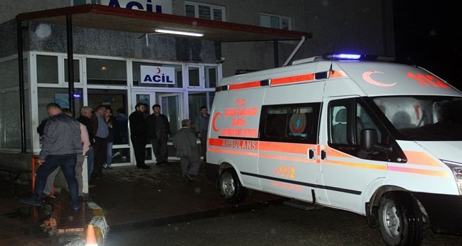 BARTIN’DA 95 ÖĞRENCİ GIDA ZEHİRLENMESİ ŞÜPHESİYLE HASTANEYE BAŞVURDU. (AKİF YAMAN - SERKAN ARAT/BARTIN-İHA)