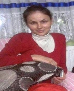 ZONGULDAK'IN ÇAYCUMA İLÇESİNDE UZUN SÜREDİR EŞİNDEN ŞİDDET GÖREN 27 YAŞINDAKİ İKİ ÇOCUK ANNESİ SELMA İNAM, KOCASI ÖZDEN İNAM TARAFINDAN ÇOCUĞUNUN GÖZLERİ ÖNÜNDE 33 YERİNDEN BIÇAKLANARAK ÖLDÜRÜLDÜ. (MURAT KÜÇÜK/ZONGULDAK-İHA)