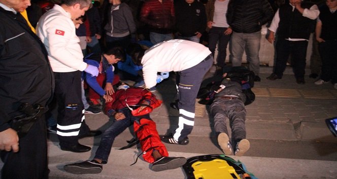 ZONGULDAK’IN EREĞLİ İLÇESİNDE MOTOSİKLET OTOMOBİLE ÇARPMASI SONUCU MEYDANA GELEN KAZADA 2 KİŞİ YARALANDI. (VEDAT KILIÇ/ZONGULDAK-İHA)