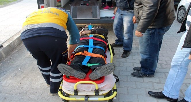 ALKOLLÜ VATANDAŞA İLK MÜDAHALE OLAY YERİNDE GERÇEKLEŞTİRİLDİ. (UFUK DURAK/ZONGULDAK-İHA)