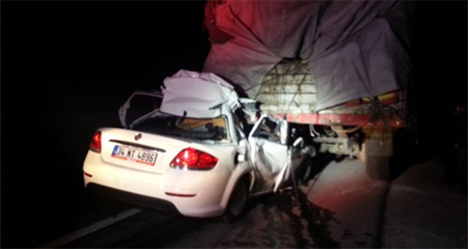 TIR’ın altına giren otomobilin sürücüsü hayatını kaybetti