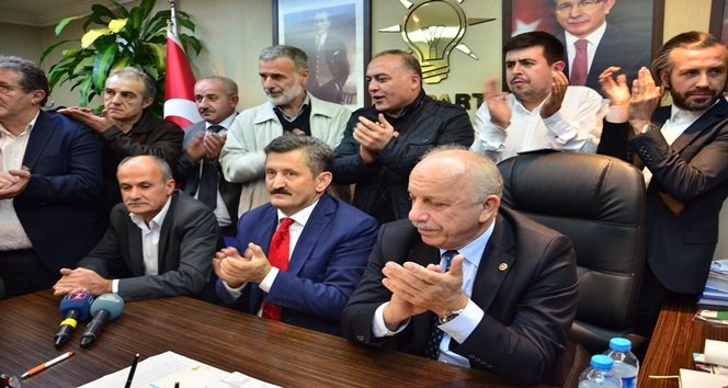 AK PARTİ İL YÖNETİMİ SEÇİM SONUÇLARINI TEŞKİLAT BİNASINDA DEĞERLENDİRDİ (MURAT KÜÇÜK - SERTAÇ ÖZDEMİR/ZONGULDAK-İHA)