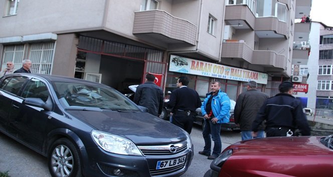 KDZ. EREĞLİ'DE 7 KİŞİLİK OTO ALIM SATIMI YÜZÜNDEN BİRBİRİNE GİRDİ. KAVGA EDENLERİN AMCA ÇOCUKLARI OLDUĞU ÖĞRENİLDİ. (VEDAT KILIÇ/ZONGULDAK-İHA)