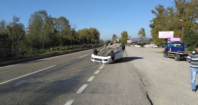ÇAYCUMA’DA  OTOMOBİL TAKLA ATTI: 2 YARALI