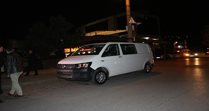 KDZ. EREĞLİ'DE MİNİBÜS İLE OTOMOBİLİN ÇARPIŞMASI SONUCU MEYDANA GELEN KAZADA 4 KİŞİ YARALANDI. (İHA/ZONGULDAK-İHA)