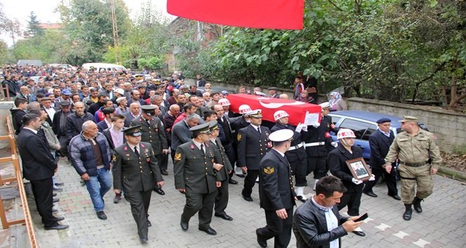 ŞIRNAK'TA MAYINA BASARAK ŞEHİT OLAN UZMAN ÇAVUŞ UĞUR AKYER MEMLEKETİ BARTIN’DA GÖZYAŞLARI İÇİNDE SON YOLCULUĞUNA UĞURLANDI. (SERKAN ARAT - YALÇIN ÇELEN/BARTIN-İHA)