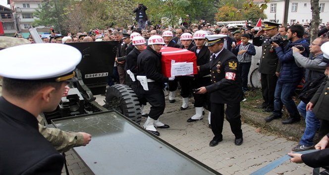 ŞIRNAK'TA MAYINA BASARAK ŞEHİT OLAN UZMAN ÇAVUŞ UĞUR AKYER MEMLEKETİ BARTIN’DA GÖZYAŞLARI İÇİNDE SON YOLCULUĞUNA UĞURLANDI. (SERKAN ARAT - YALÇIN ÇELEN/BARTIN-İHA)