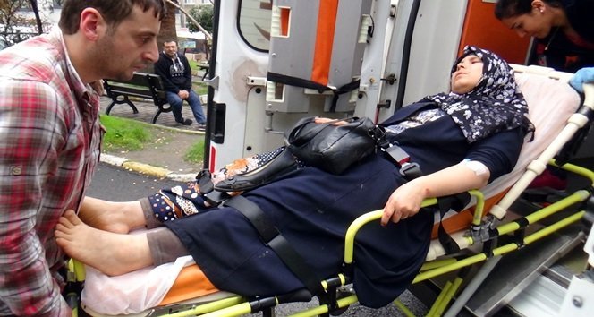 ZONGULDAK'TA MEYDANA GELEN TRAFİK KAZASINDA 4 KİŞİ YARALANDI. (MURAT KÜÇÜK - UFUK DURAK/ZONGULDAK-İHA)