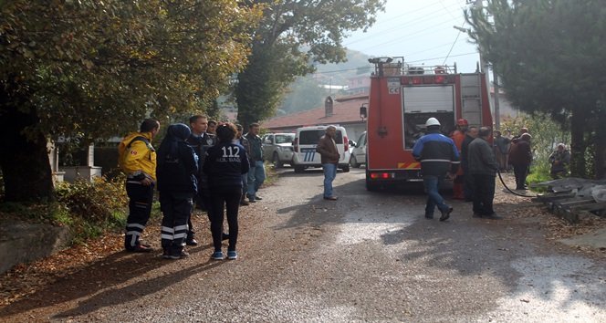 ZONGULDAK'TA MEYDANA GELEN YANGIN PANİĞE SEBEP OLDU. (MURAT KÜÇÜK - UFUK DURAK/ZONGULDAK-İHA)