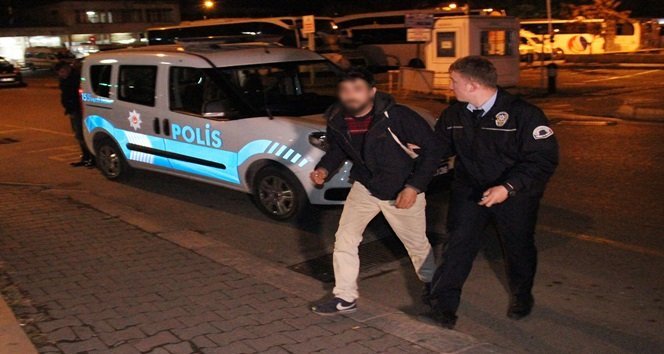 YUNUSLARI GÖRÜNCE ATTIĞI POŞETTEN UYUŞTURUCU ÇIKTI