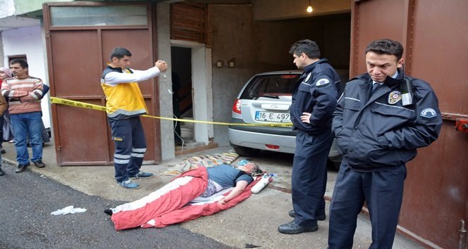 KARABÜK’TE SOBADAN SIZAN KARBONMONONSİT GAZINDAN ZEHİRLENEREK HASTANEYE KALDIRILAN BİR KİŞİ HAYATINI KAYBEDERKEN, EŞİ VE ÇOCUĞU İSE YAŞAM MÜCADELESİ VERİYOR. (YASİN ERDEM/KARABÜK-İHA)