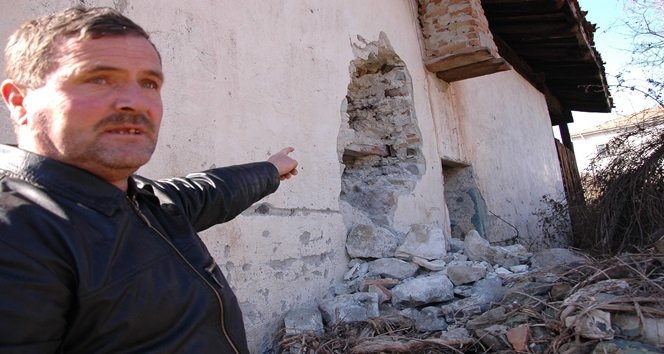 CAMİ OLARAK KULLANILAN ESKİ YAPI KADERİNE TERKEDİLDİ (EMRE YILMAZ/KASTAMONU-İHA)