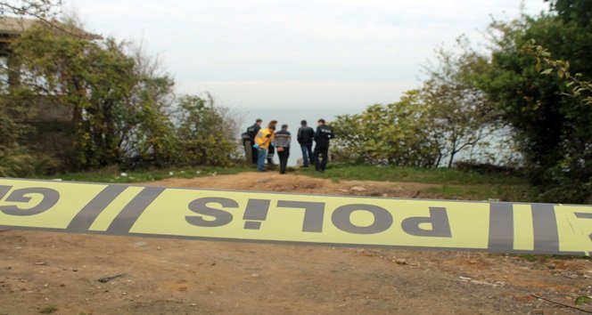 25 YAŞINDAKİ MURAT KURUBAŞ, KENDİSİNİ SİLAHLA KAFASINDAN VURUP KAYALIKLARDAN DENİZE ATLADI. (MURAT KÜÇÜK - UFUK DURAK/ZONGULDAK-İHA)