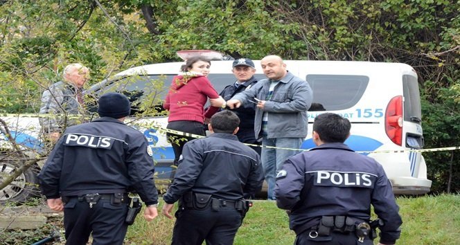 OLAYI DUYUP OLAY YERİNE GELEN BİR GENÇ KIZI, POLİS EKİPLERİ SAKİNLEŞTİRDİ. (MURAT KÜÇÜK - UFUK DURAK/ZONGULDAK-İHA)