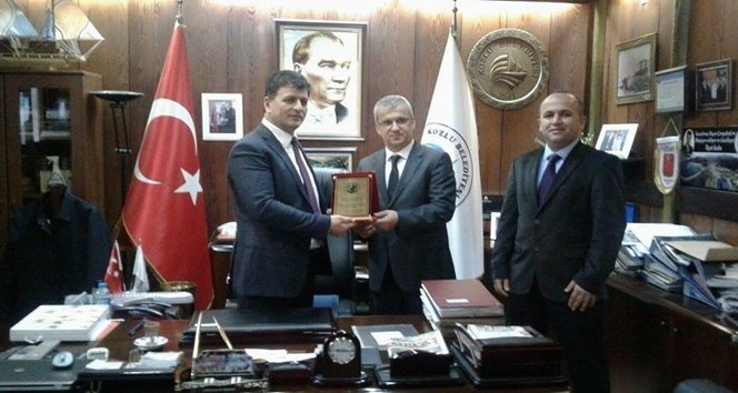 ŞAHİN’E ASFALT İÇİN TEŞEKKÜR PLAKETİ