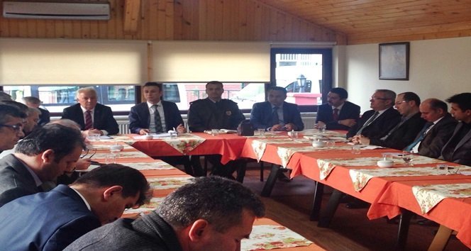 DEVREK KAYMAKAMLIĞI KOORDİNESİNDE OKUL GÜVENLİĞİ VE İŞBİRLİĞİ TOPLANTISI YAPILDI