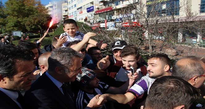 BEŞİKTAŞ KULÜBÜ BAŞKANI FİKRET ORMAN KDZ. EREĞLİ'DE COŞKULU BİR TARAFTAR GURUBU TARAFINDAN TEZAHÜRATLARLA KARŞILANDI. (VEDAT KILIÇ/ZONGULDAK-İHA)