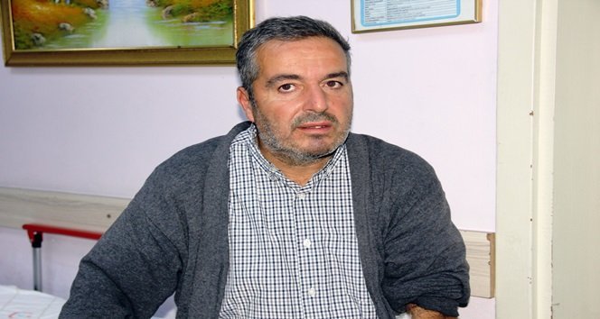 TEKNEDEN DÜŞTÜKTEN SONRA YÜZEREK KOYA ÇIKAN VE ORADA MAHSUR KALAN SELÇUK ÖZKÖK, BAŞINDAN GEÇENLERİ ANLATTI. (AKİF YAMAN - SERKAN ARAT/BARTIN-İHA)