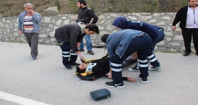 KARABÜK'TE MEYDANA GELEN TRAFİK KAZASINDA 2 KİŞİ YARALANDI. (YASİN ERDEM/KARABÜK-İHA)