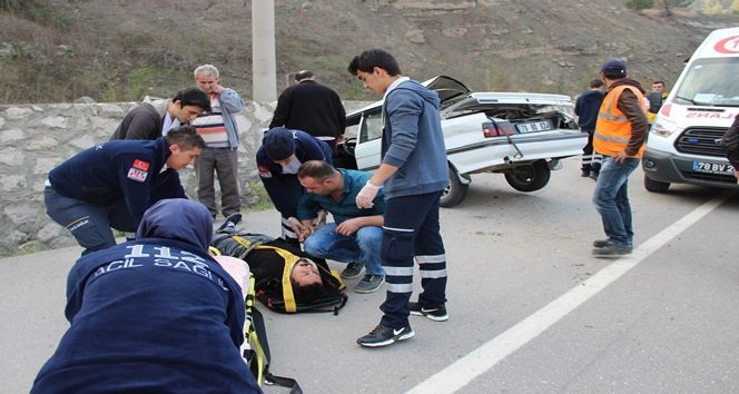 KARABÜK'TE MEYDANA GELEN TRAFİK KAZASINDA 2 KİŞİ YARALANDI. (YASİN ERDEM/KARABÜK-İHA)