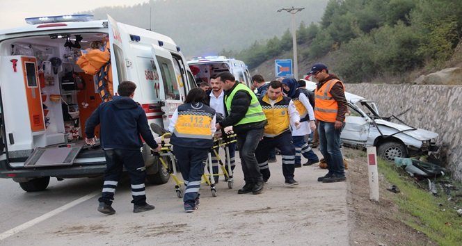 KARABÜK'TE MEYDANA GELEN TRAFİK KAZASINDA 2 KİŞİ YARALANDI. (YASİN ERDEM/KARABÜK-İHA)