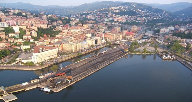 ZONGULDAK, YERALTI ZENGİNLİĞİ OLAN TAŞKÖMÜRÜNÜN YER ÜSTÜNE ÇIKARTILMASIYLA BİRLİKTE TÜRKİYE’NİN YERALTI AĞ AÇIKLIĞI EN FAZLA OLAN ŞEHRİ OLDU. (ONUR ALTINDAĞ - SERTAÇ ÖZDEMİR/ZONGULDAK-İHA)