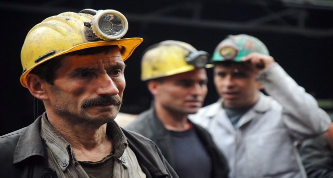 YAKLAŞIK 300 KİLOMETRELİK AĞ AÇIKLIĞIYLA MADENCİLER “KARAELMAS”I ÜLKE EKONOMİSİNE KAZANDIRMAK İÇİN GECE GÜNDÜZ ÇALIŞIYOR. (ONUR ALTINDAĞ - SERTAÇ ÖZDEMİR/ZONGULDAK-İHA)