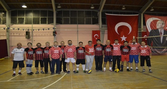 ALAPLI ÖĞRETMENLER GÜNÜ DOLAYISIYLA VOLEYBOL TURNUVASI BAŞLADI