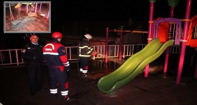 KDZ. EREĞLİ’DE ÇOCUK PARKINI YAKTILAR