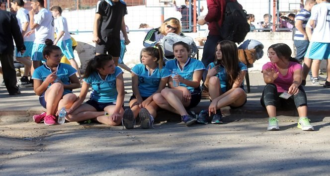 GENÇLİK HİZMETLERİ VE SPOR İL MÜDÜRLÜĞÜ TARAFINDAN DÜZENLENEN OKULLARASI ATLETİZM KROS TÜRKİYE ŞAMPİYONASI ZONGULDAK İL SEÇMELERİNDE SPORCULAR ZOR ANLAR YAŞADI (MURAT KÜÇÜK/ZONGULDAK-İHA)