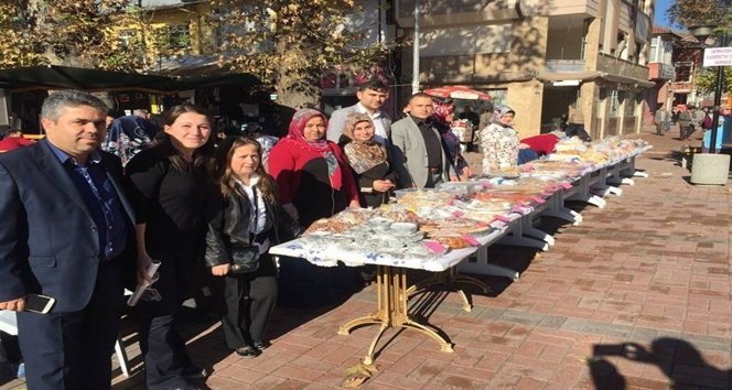 DEREKÖSELER İLKÖĞRETİM OKULU AİLE BİRLİĞİ KERMES DÜZENLEDİ