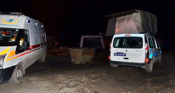 İŞ KAZASININ ARDINDAN 112 SAĞLIK VE POLİS EKİPLERİ BÖLGEYE HAREKET ETTİ. (MURAT KÜÇÜK - SERTAÇ ÖZDEMİR/ZONGULDAK-İHA)