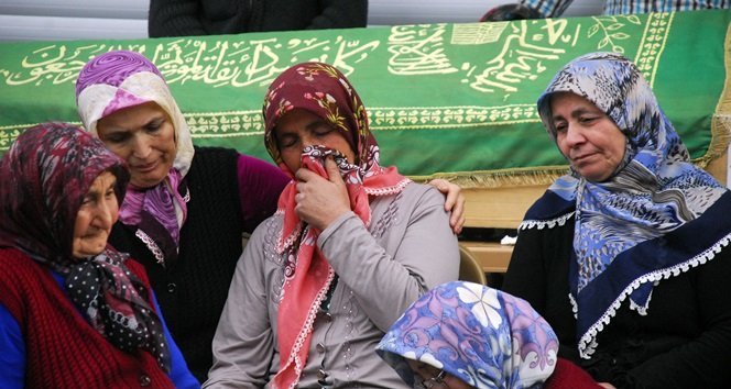 HAYATINI KAYBEDEN MADENCİNİN EŞİ GÜLBAHAR ÇİFTÇİ GÖZYAŞLARINA BOĞULDU. (MURAT KÜÇÜK - UFUK DURAK/ZONGULDAK-İHA)