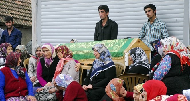 MADEN OCAĞINDA MEYDANA GELEN PATLAMA SONUCU HAYATINI KAYBEDEN NACİ ÇİFTÇİ GÖZYAŞLARI İÇERİSİNDE SON YOLCULUĞUNA UĞURLANDI. (MURAT KÜÇÜK - UFUK DURAK/ZONGULDAK-İHA)