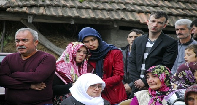 KAZADAN YARALI OLARAK KURTULAN BEKİR ÇİFTÇİ (SOLDA), CENAZEYE KATILDI. (MURAT KÜÇÜK - UFUK DURAK/ZONGULDAK-İHA)