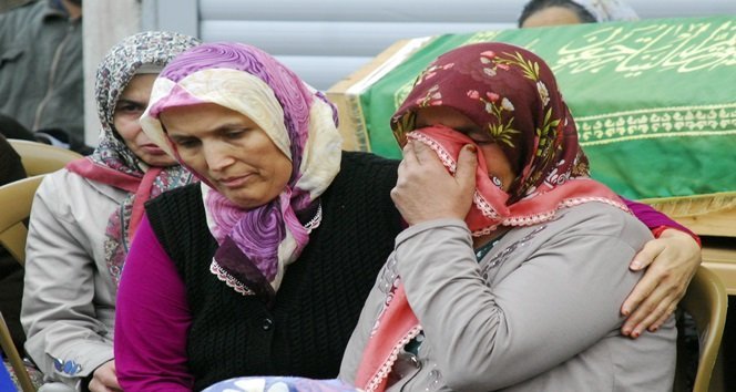 HAYATINI KAYBEDEN MADENCİNİN EŞİ GÜLBAHAR ÇİFTÇİ GÖZYAŞLARINA BOĞULDU. (MURAT KÜÇÜK - UFUK DURAK/ZONGULDAK-İHA)